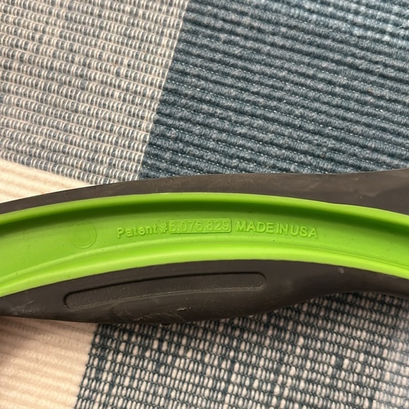 Chuckit! Fetch Games Dog Ball Launcher Pet Toy or Winter Snowball Maker - Picture 2 of 5